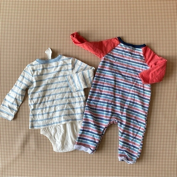 Bundle of Baby Peek stripes jumpsuit & baby
Gap Ahoy onesie. Size 6-9/6-12 Month - Picture 8 of 11